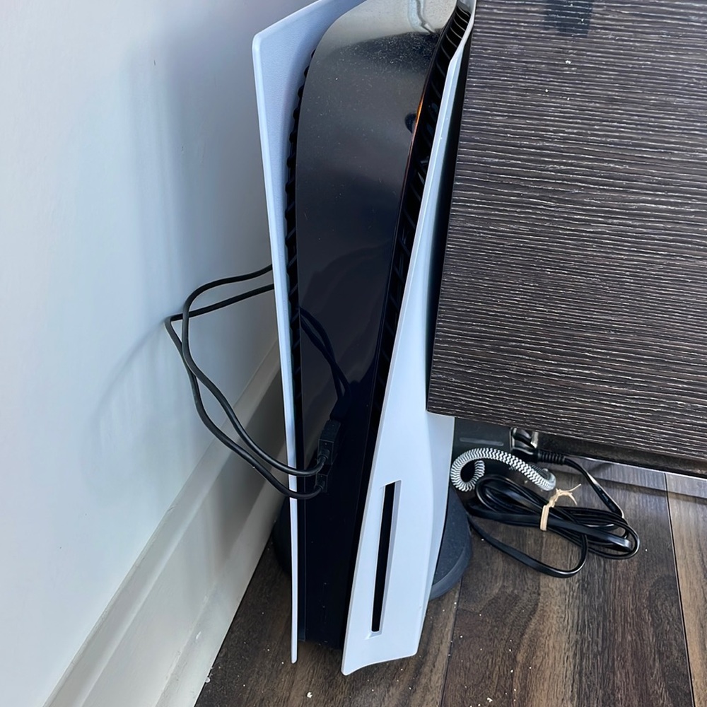 SONY PLAYSTATION 5 DIGITAL EDITION- like new (never used)